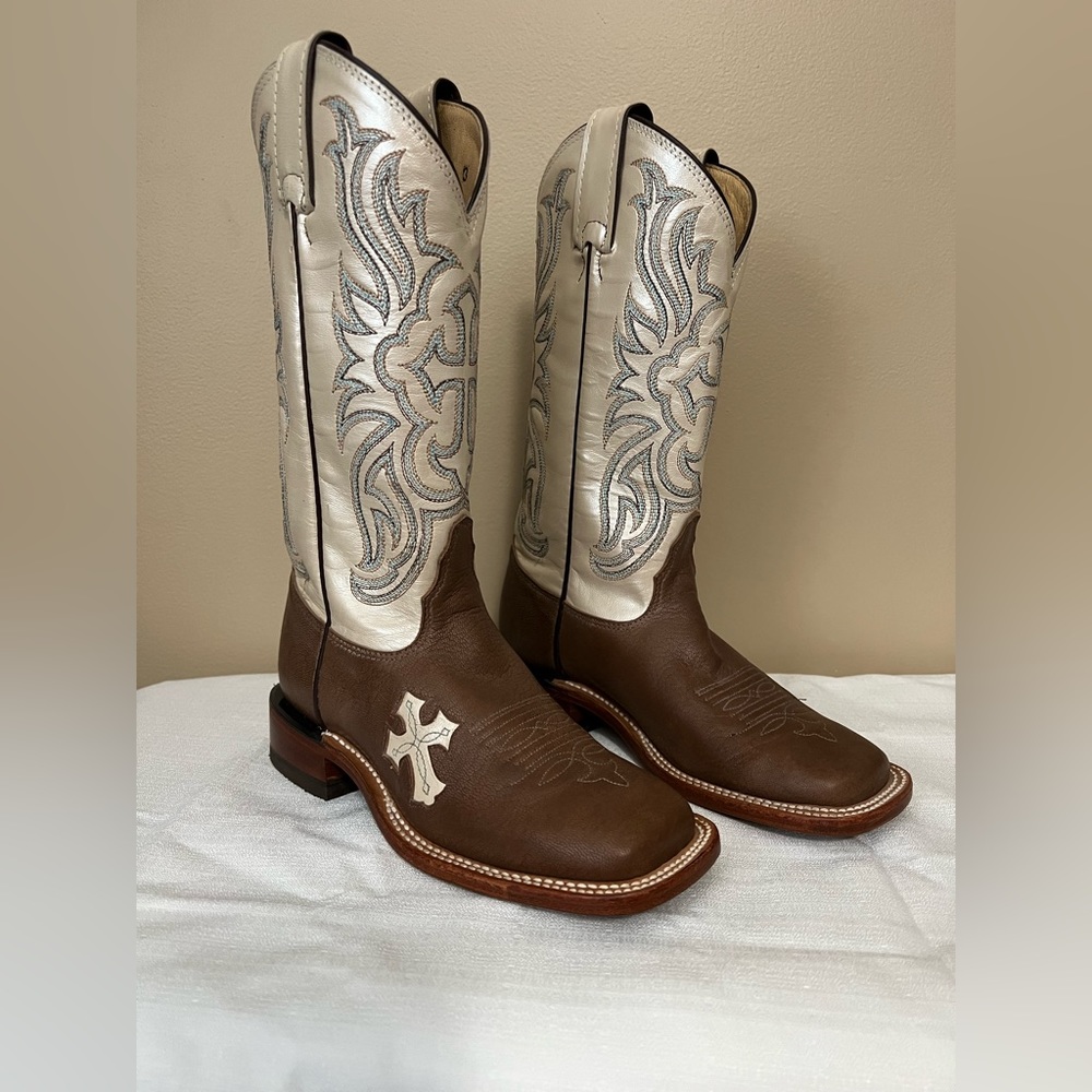 Women`s Tony Lama 100% Leather Tan Tuscan Goat Cross